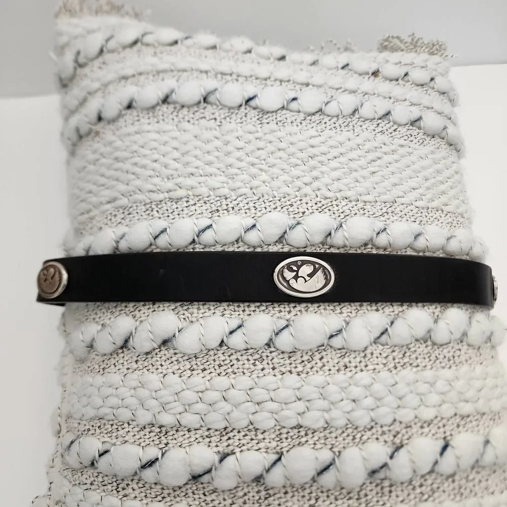 Iowa Hawkeyes Black Leather Belt with metal ornaments around belt‎ Size 34